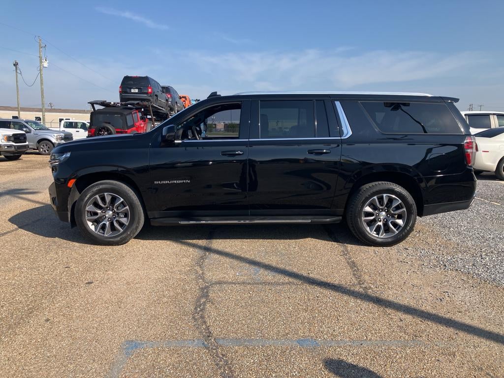 2023 Chevrolet Suburban LT