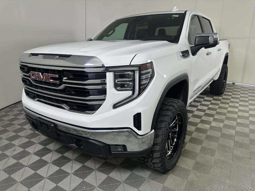 2025 GMC Sierra 4WD Crew Cab Short Box SLT's photo