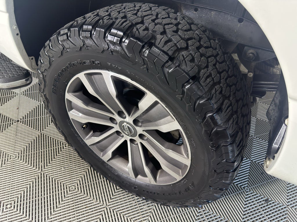 2017 Nissan Titan SL