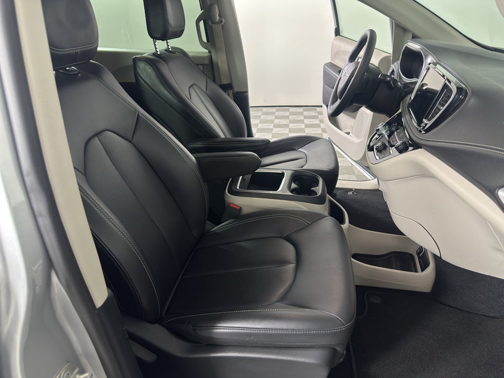 2024 Chrysler Pacifica Hybrid Select
