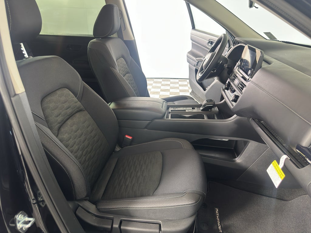 2025 Nissan Pathfinder S
